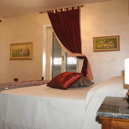Douce Maison 3* Alba (Piedmont)