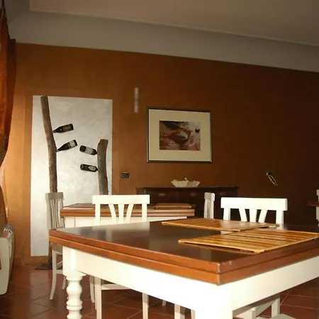 Nocleg ze śniadaniem Douce Maison Alba (Piedmont)
