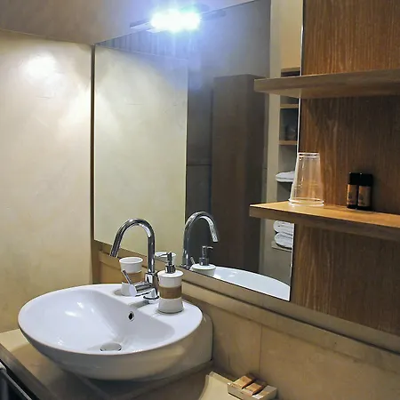 Douce Maison Nocleg ze śniadaniem 3*