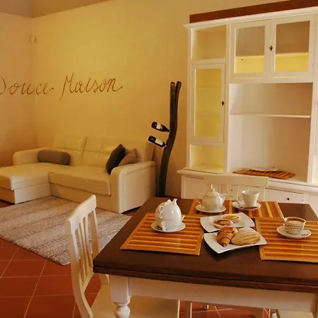 Bed & Breakfast Douce Maison 3*